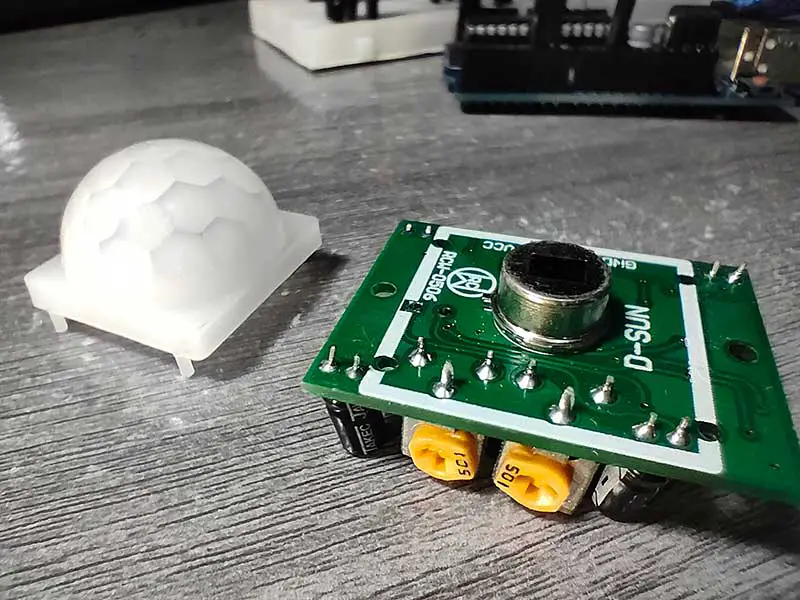 Here are the adjusters of the PIR sensor. You can use a screwdriver to adjust the sensitivity of the motion detection.