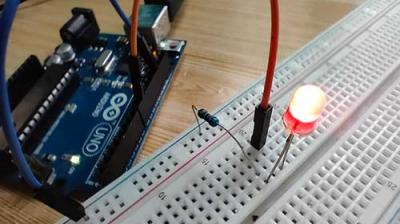 Randomizing LED Brightness Using random() and randomSeed() in Arduino